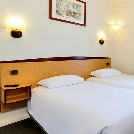 Campanile Livry-Gargan Hotel Exterior foto