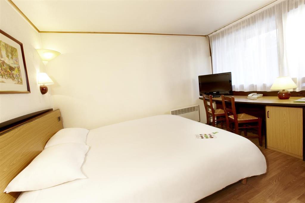 Campanile Livry-Gargan Hotel Exterior foto